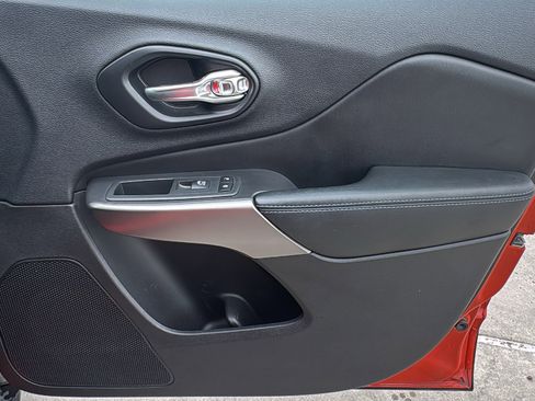 Certified 2021 Jeep Cherokee Latitude image 29