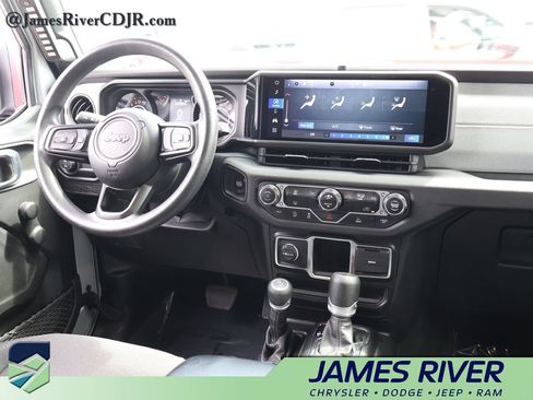 Used 2024 Jeep Gladiator Sport AWD/4WD image 13