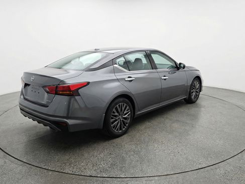 Used 2025 Nissan Altima 2.5 SV FWD image 9