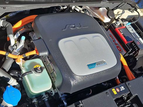 Used 2017 Kia Soul EV + image 15