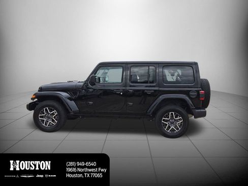 Used 2025 Jeep Wrangler Sahara image 6