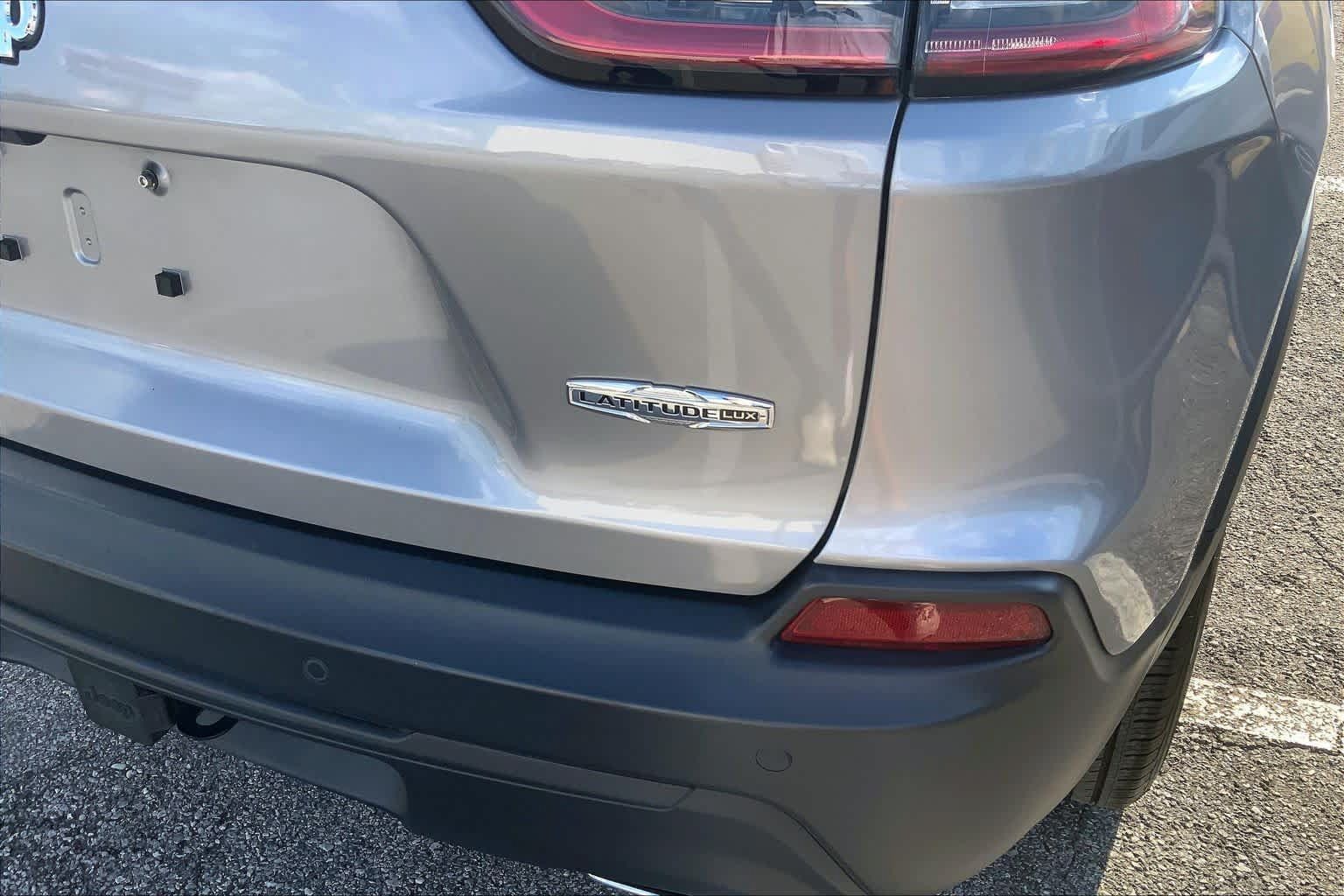 Used 2021 Jeep Cherokee Latitude Lux w/ Trailer Tow Group AWD/4WD image 10