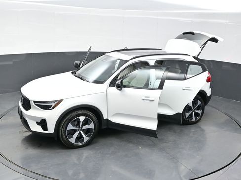 Certified 2026 Volvo XC40 B5 Plus w/ Protection Package Premier AWD/4WD image 34