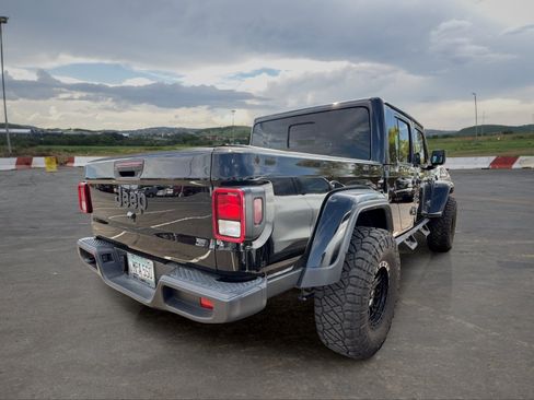 Used 2025 Jeep Gladiator Sport AWD/4WD image 3