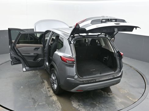 Used 2023 Nissan Rogue S image 45