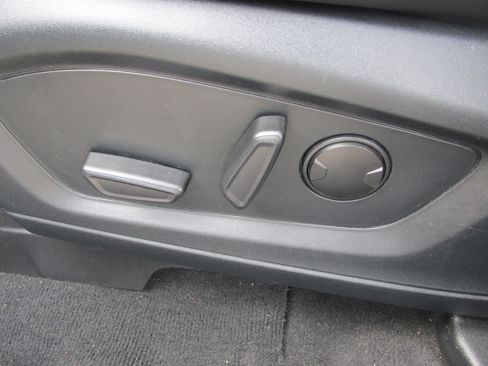 Used 2022 Ford Explorer XLT w/ Equipment Group 202A image 30