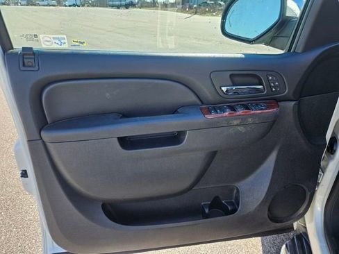 Used 2012 Chevrolet Avalanche LTZ image 10