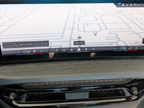 Used 2025 BMW 330i Sedan w/ Premium Package image 13