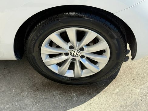 Used 2014 Volkswagen Beetle 2.5 FWD image 31