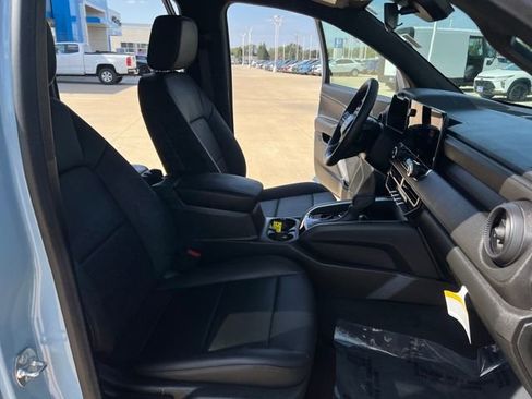 Certified 2025 Chevrolet Colorado W/T image 15