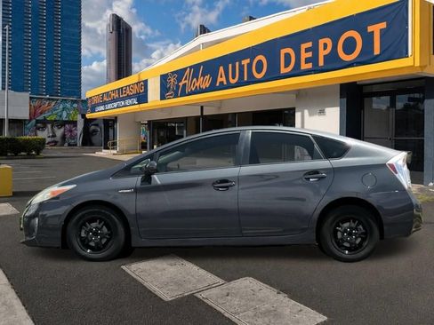Used 2014 Toyota Prius One FWD image 2