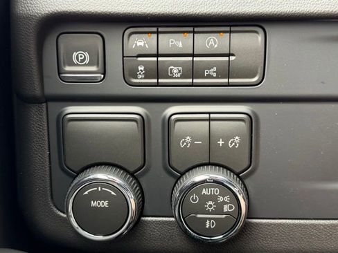 New 2026 Chevrolet Suburban RST RWD image 19