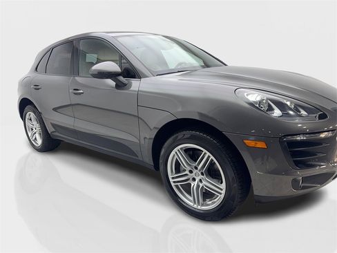 Used 2018 Porsche Macan image 12