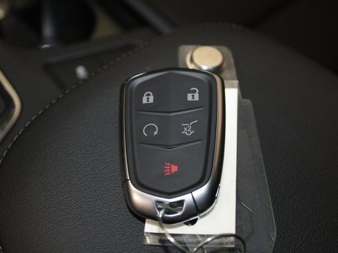 New 2025 Cadillac XT5 Luxury image 16