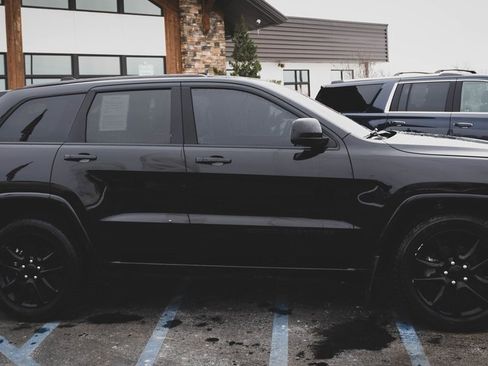 Used 2018 Jeep Grand Cherokee Altitude image 28