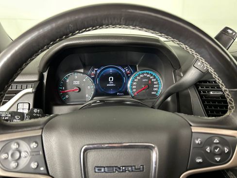 Used 2018 GMC Yukon Denali w/ Denali Ultimate Package AWD/4WD image 13