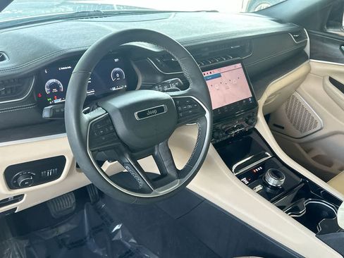 Used 2023 Jeep Grand Cherokee L Limited AWD/4WD image 13