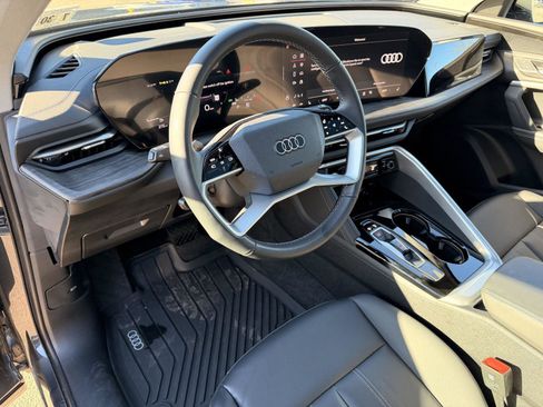 Used 2025 Audi Q5 Premium w/ Convenience Package image 13