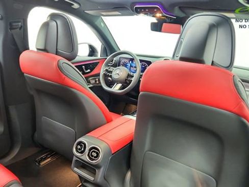 Used 2024 Mercedes-Benz GLC 300 4MATIC image 29