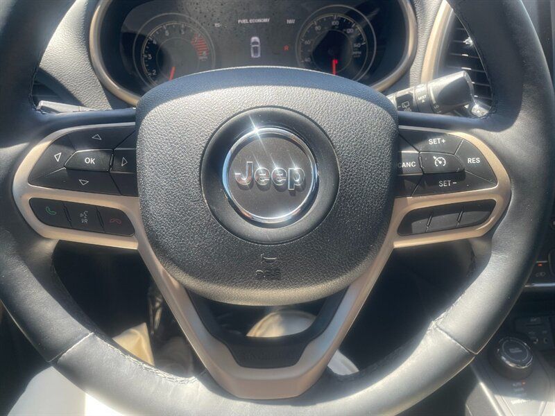 Used 2017 Jeep Cherokee Limited AWD/4WD image 11