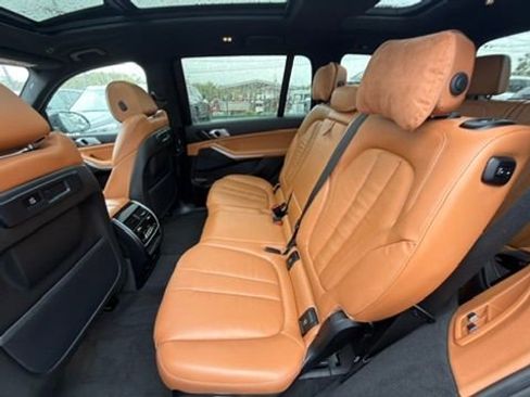 Used 2022 BMW X7 xDrive40i w/ M Sport Package AWD/4WD image 25