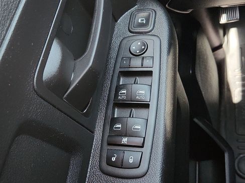 Used 2024 RAM 3500 Tradesman w/ Chrome Appearance Group AWD/4WD image 18