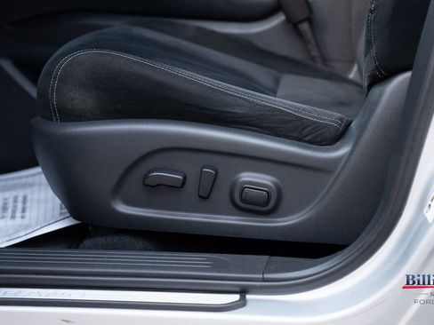 Used 2018 Nissan Murano SV w/ Premium Package image 11