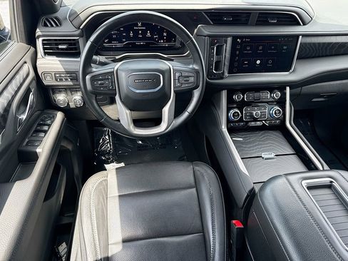 Used 2024 GMC Yukon XL Denali AWD/4WD image 16