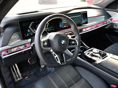 Used 2023 BMW 760i xDrive 760i xDrive image 16