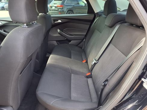Used 2017 Ford Focus SE FWD image 11