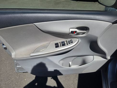Used 2013 Toyota Corolla LE FWD image 8