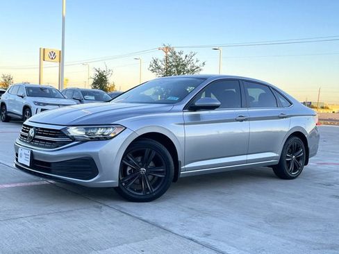 Certified 2023 Volkswagen Jetta SE w/ Panoramic Sunroof Package image 1