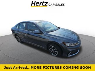 Used 2025 Volkswagen Jetta SE video 1