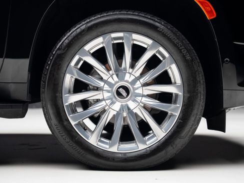 Used 2024 Cadillac Escalade ESV Premium Luxury RWD image 39