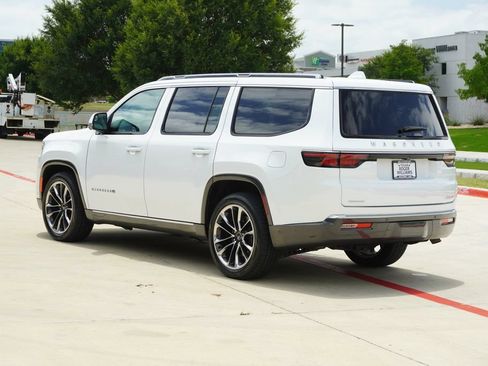 Used 2022 Jeep Wagoneer Series III w/ Premium Group I AWD/4WD image 3
