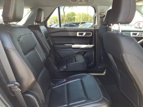Certified 2023 Ford Explorer XLT RWD image 14