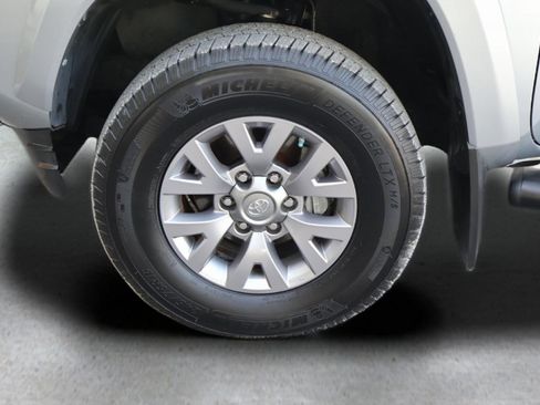 Used 2018 Toyota Tacoma SR5 image 9