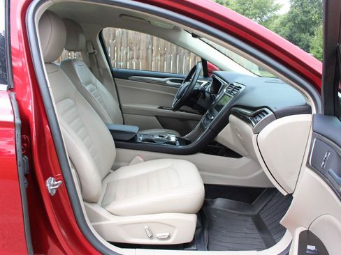 Used 2017 Ford Fusion SE w/ Fusion SE Technology Package FWD image 38