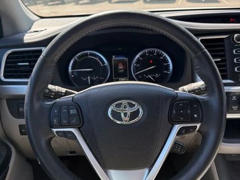 Used 2017 Toyota Highlander Limited Platinum AWD/4WD image 16