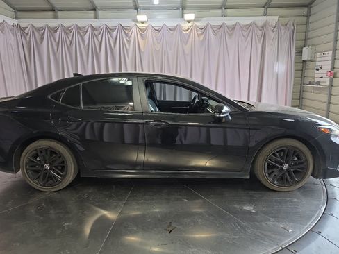 Used 2025 Toyota Camry SE w/ Convenience Package FWD image 9
