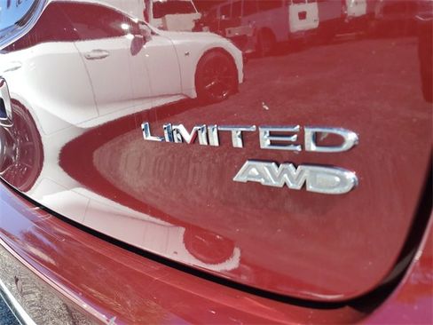 Used 2023 Chrysler Pacifica Limited image 8