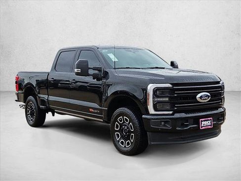 Certified 2025 Ford F250 Platinum AWD/4WD image 3