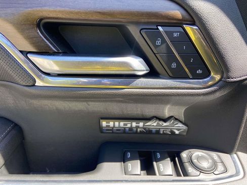 Used 2024 Chevrolet Silverado 1500 High Country w/ Technology Package AWD/4WD image 15