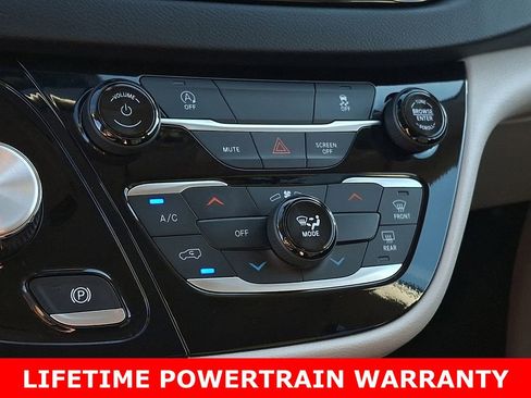 Used 2024 Chrysler Voyager LX image 17