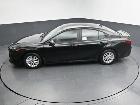 Used 2025 Toyota Camry LE image 24