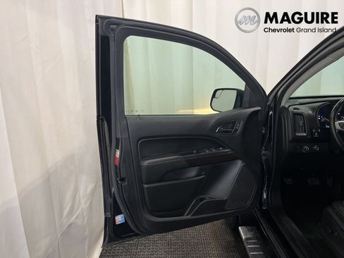 Used 2018 GMC Canyon SLT image 16