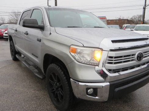Used 2017 Toyota Tundra SR5 w/ SR5 Upgrade Package AWD/4WD image 4