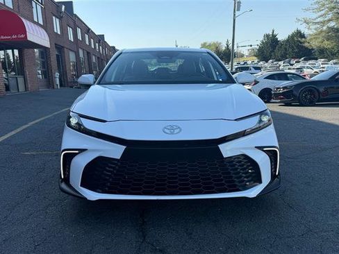 Used 2025 Toyota Camry SE w/ Convenience Package FWD image 2