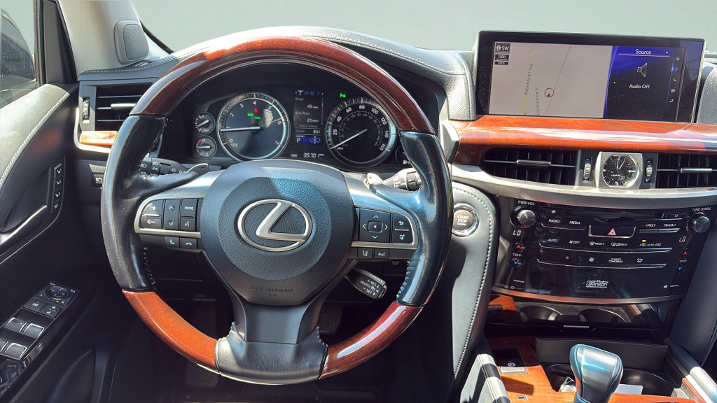 Used 2018 Lexus LX 570 4WD w/ Luxury Package image 12