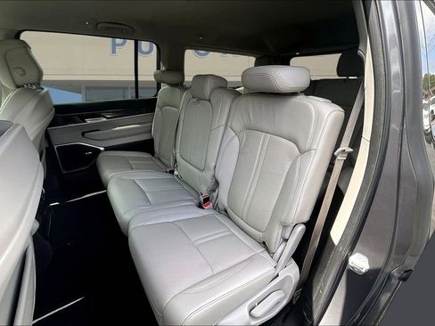 Used 2022 Jeep Wagoneer Series II AWD/4WD image 23